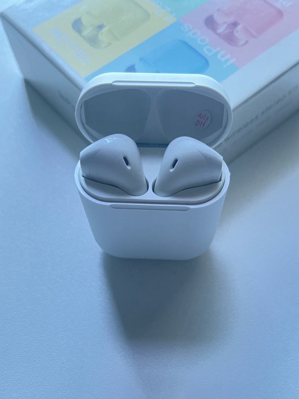 NWOT True Wireless Stereo V5.0 Bluetooth Earbuds with Charging Case iPods 12